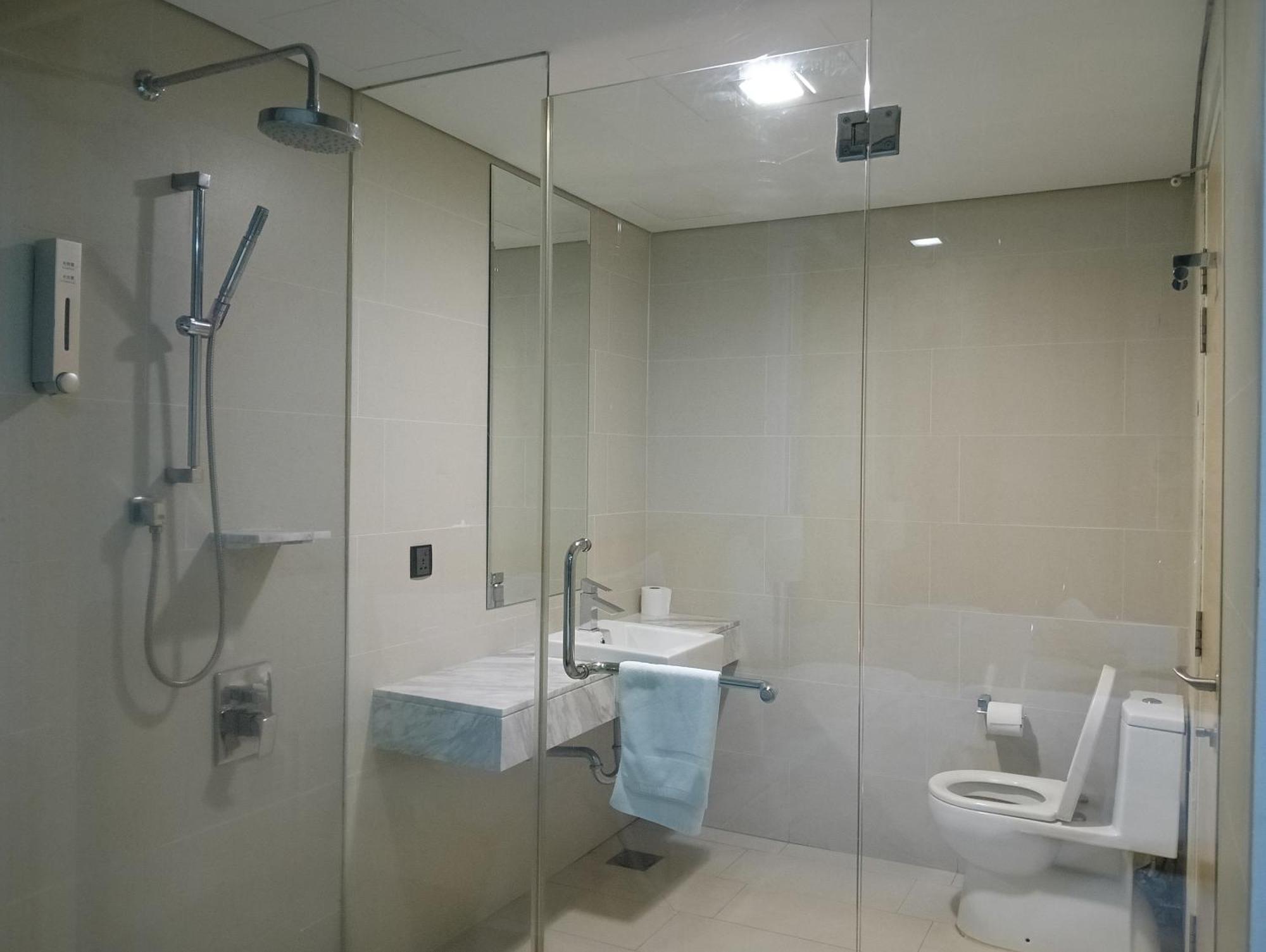 The Straits Suites By Ciconia Malacca Exterior foto
